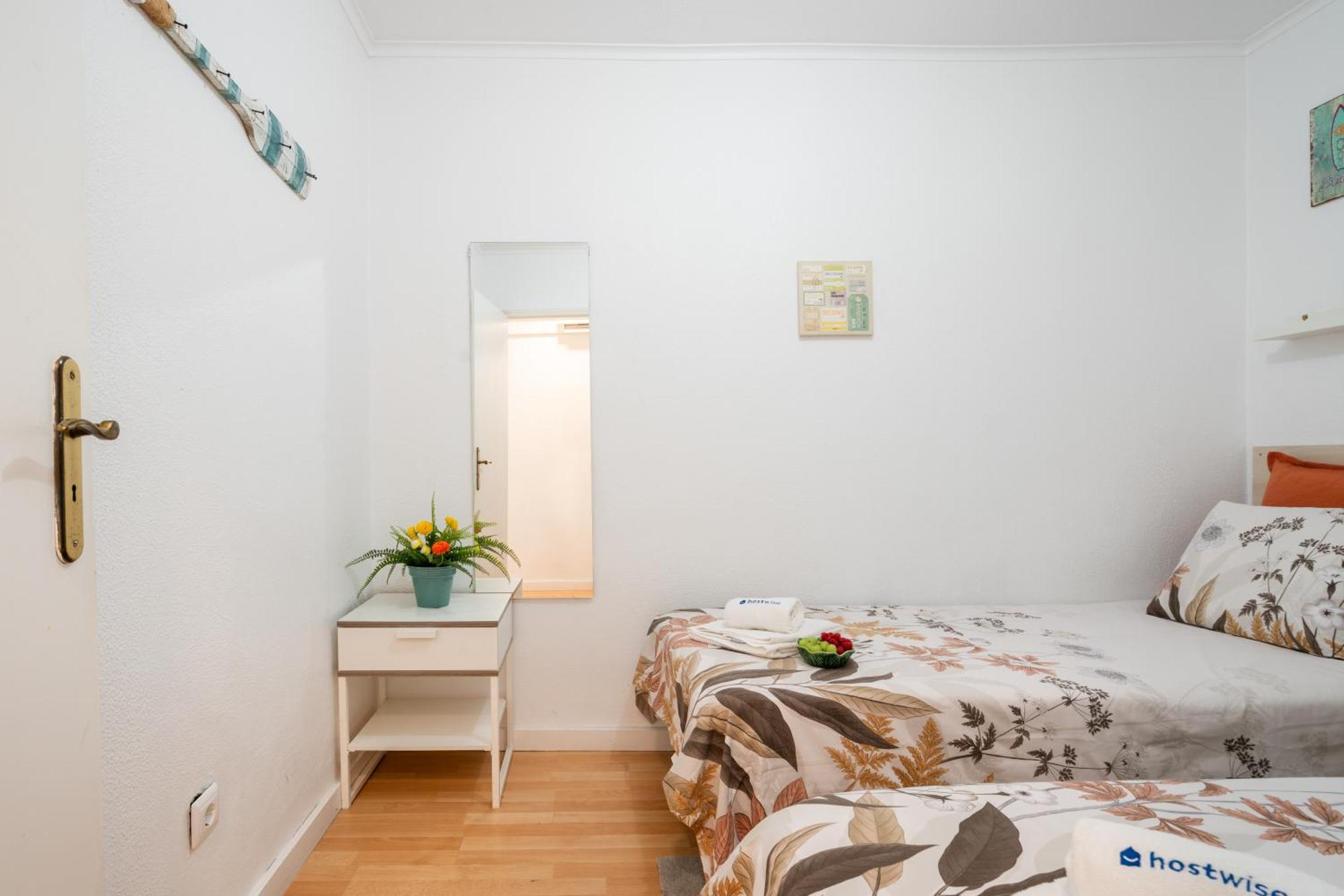 Host Wise - Large Flat W Terrace - Ace Location At Aliados Apartment Porto Bagian luar foto