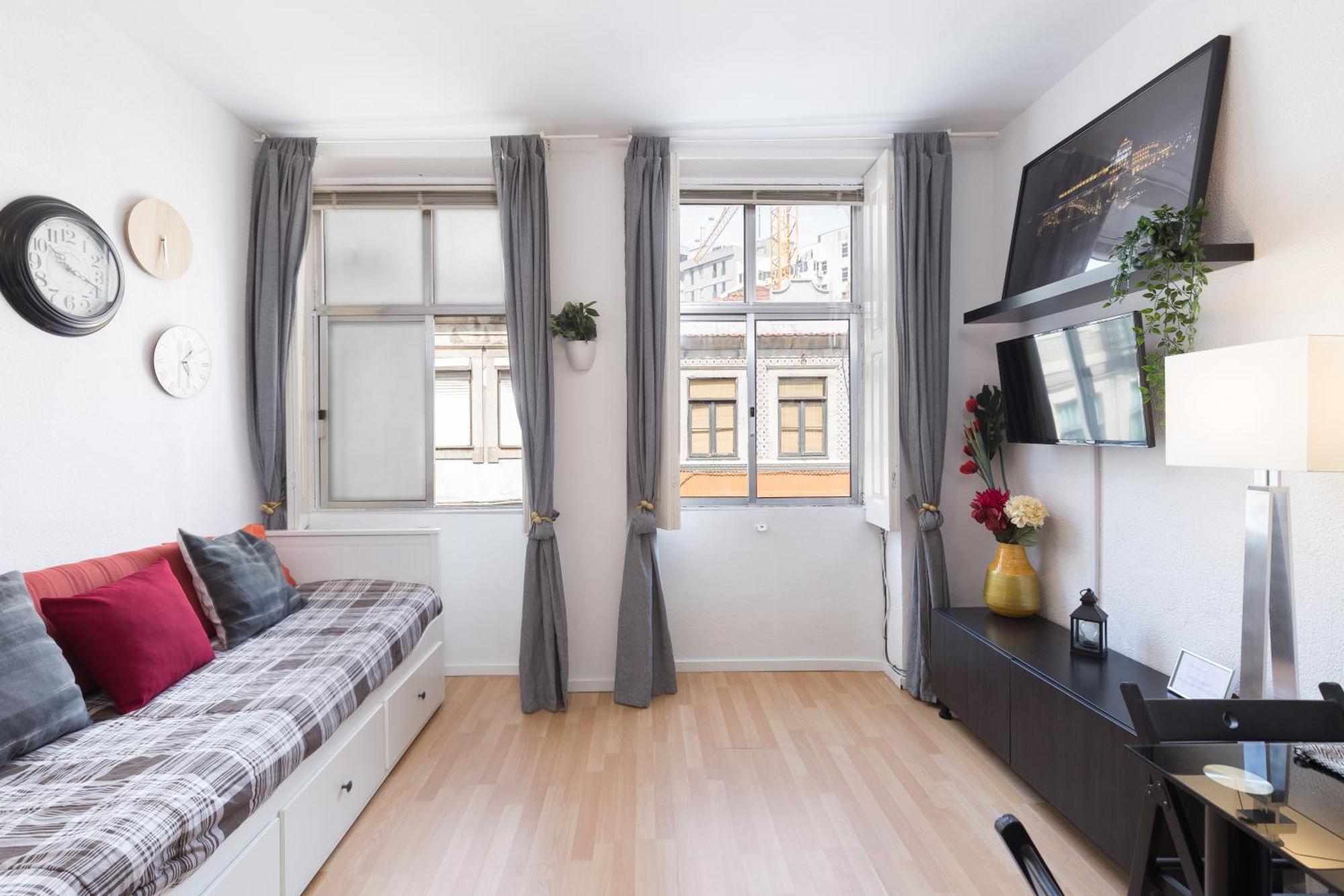 Host Wise - Large Flat W Terrace - Ace Location At Aliados Apartment Porto Bagian luar foto