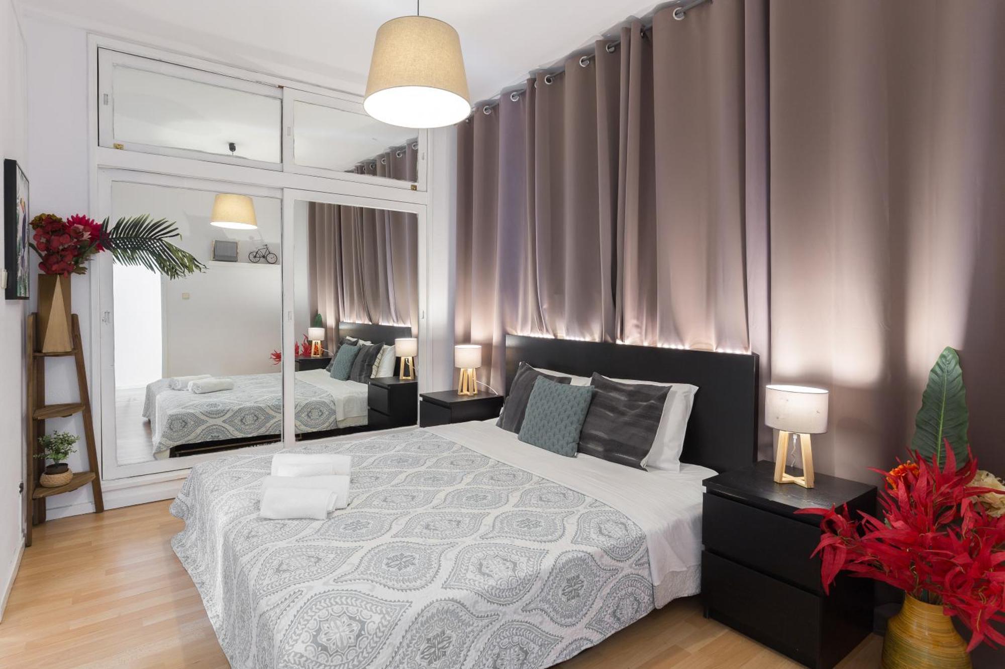 Host Wise - Large Flat W Terrace - Ace Location At Aliados Apartment Porto Bagian luar foto