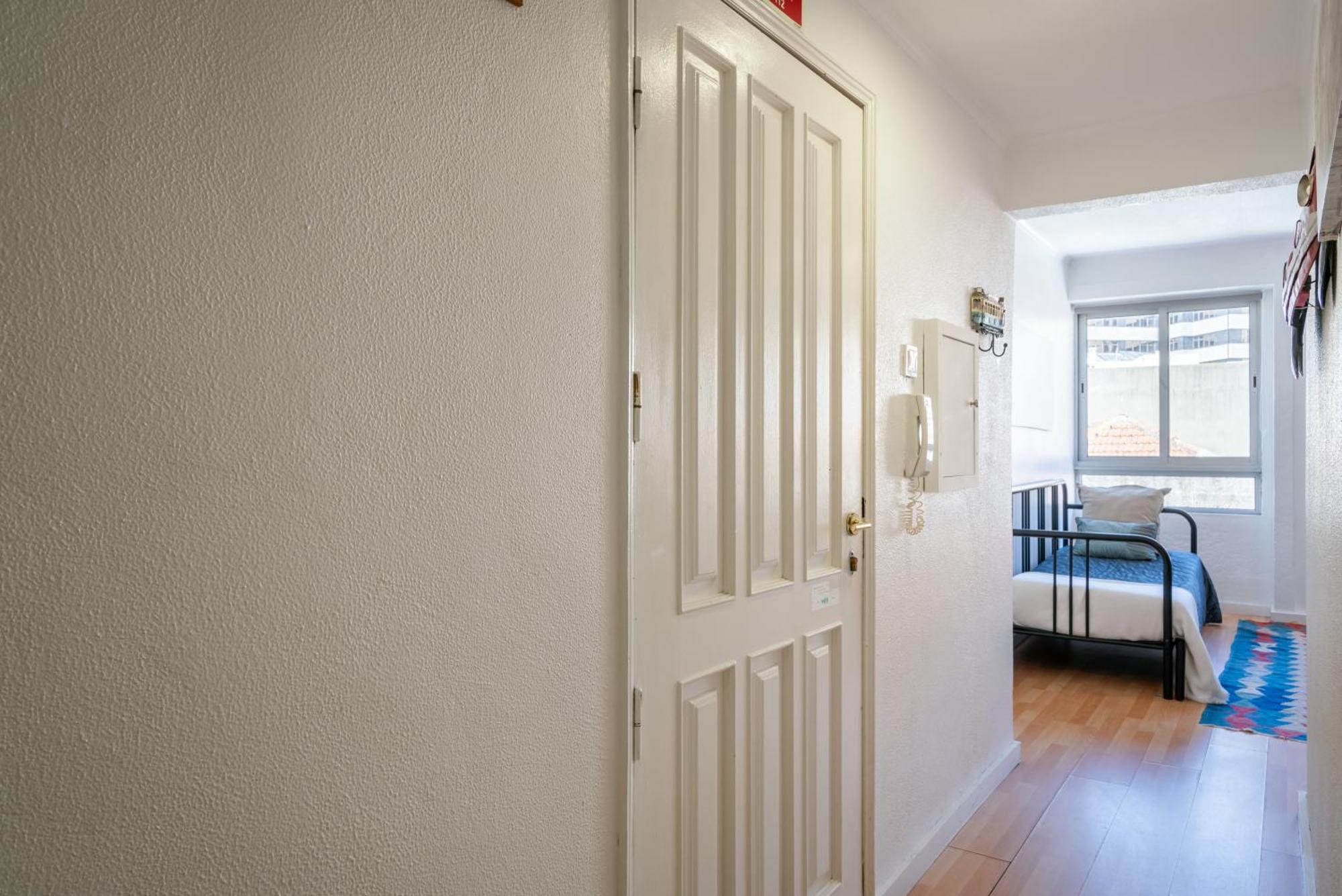 Host Wise - Large Flat W Terrace - Ace Location At Aliados Apartment Porto Ruang foto