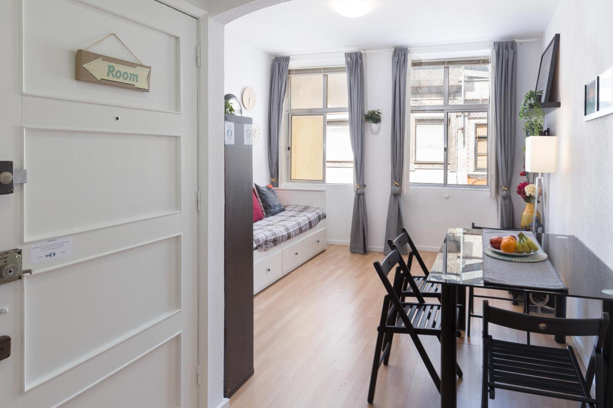Host Wise - Large Flat W Terrace - Ace Location At Aliados Apartment Porto Ruang foto