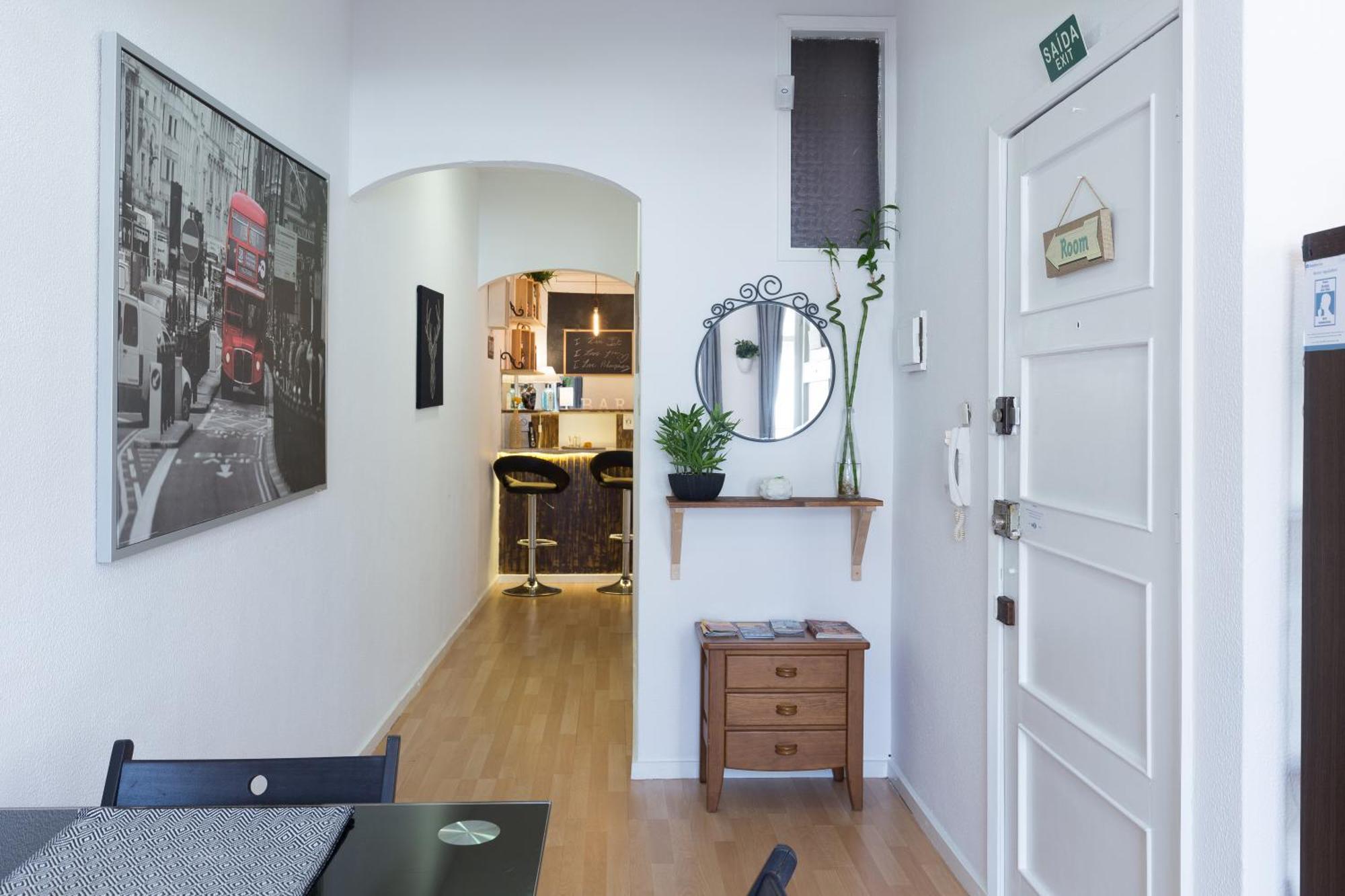 Host Wise - Large Flat W Terrace - Ace Location At Aliados Apartment Porto Ruang foto